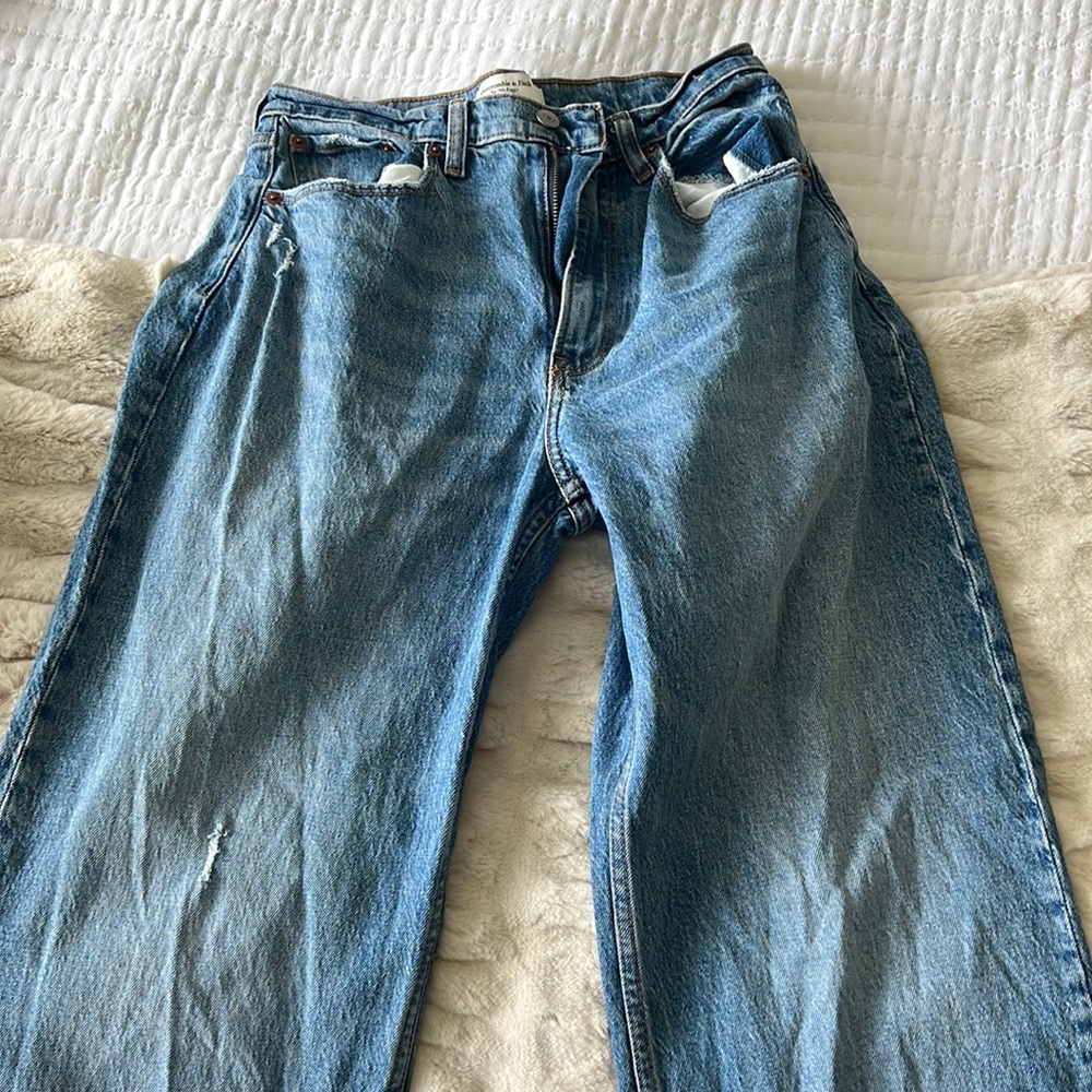 Abercrombie 90s Ultra High Rise Baggy Jeans
